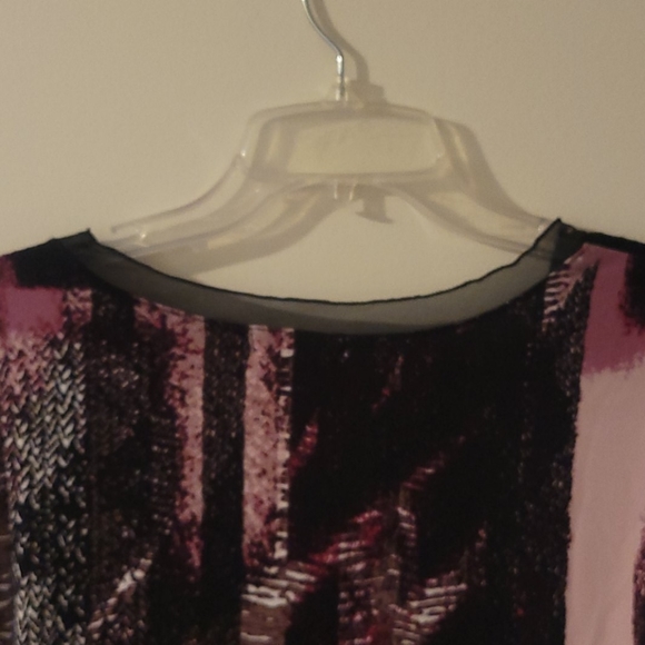 Beautiful shark-bite Tunic - Picture 6 of 7